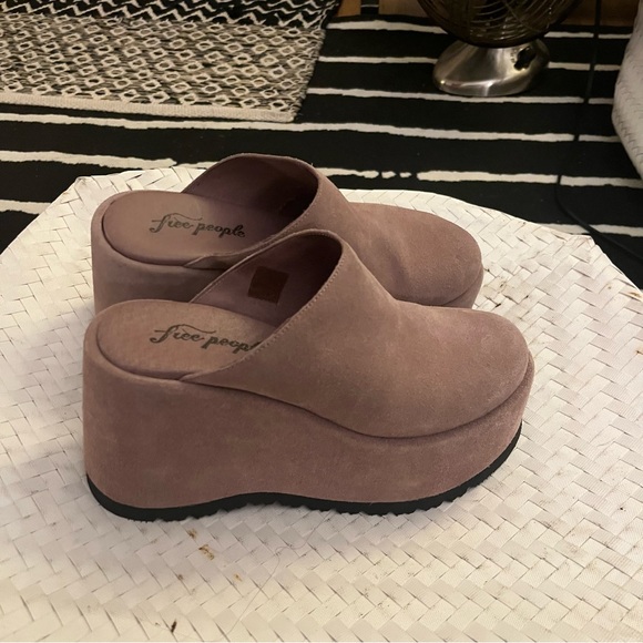 Free People Avery Closed Toe Platform Wedge Mule Clog - Picture 6 of 8